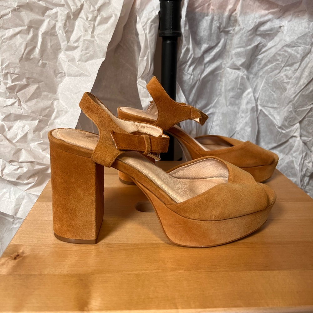 Barney’s NY platform